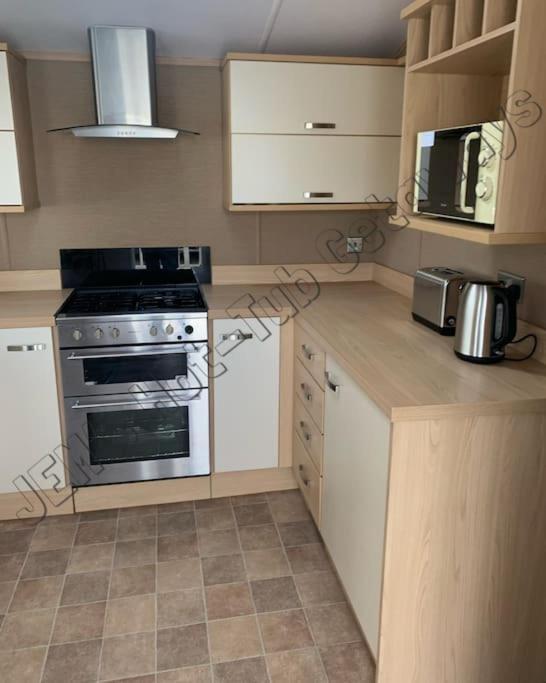 Jems Hot-Tub Getaways 8 Berth At Tattershall Lakes Extérieur photo