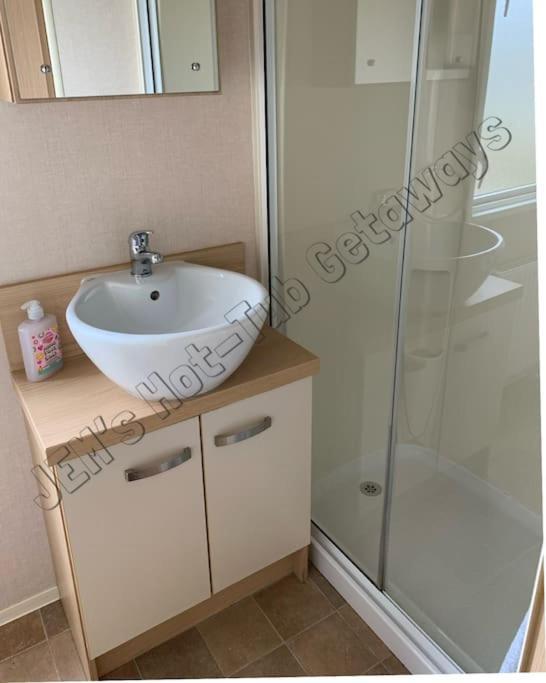 Jems Hot-Tub Getaways 8 Berth At Tattershall Lakes Extérieur photo